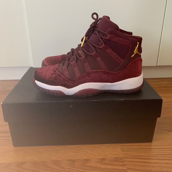 Retro Heiress Night Jordan - Picture 2 of 3